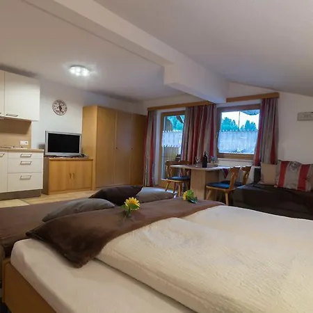 Landhaus - Praxmarer Πανσιόν Neustift im Stubaital